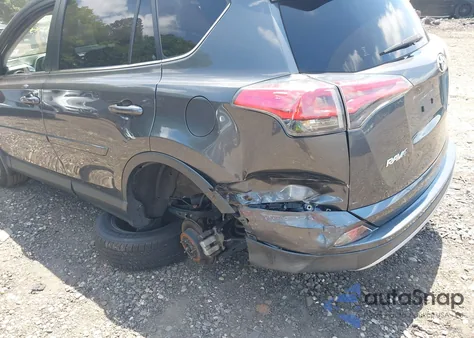 2017 Toyota Rav4 Xle z USA, uszkodzony, nr VIN JTMRFREV8HD200045